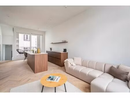 hoogwaardig gerenoveerd appartement met terras op toplocatie