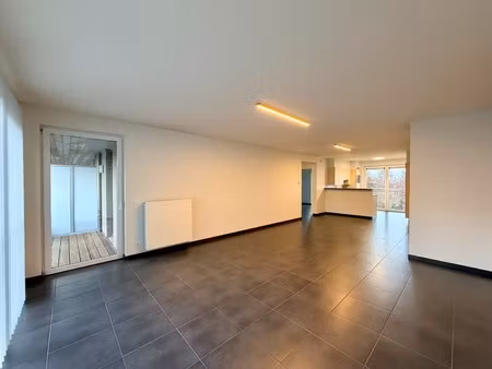 instapklaar 2-slaapkamerappartement en terras op wandelafstand van centrum tielt!