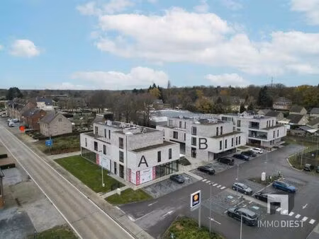 commercieel gebouw van 250m2 op toplocatie met parking!