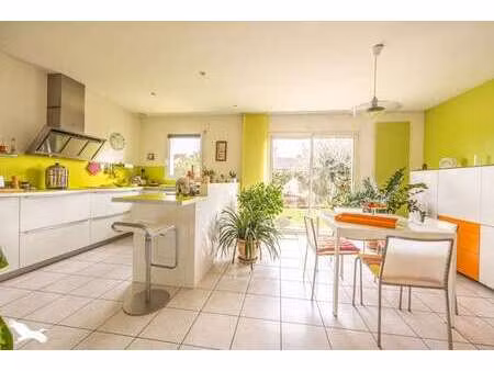 vente maison à niort (79000) : à vendre / 113m² niort