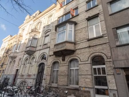 ruim appartement aan station gent-sint-pieters