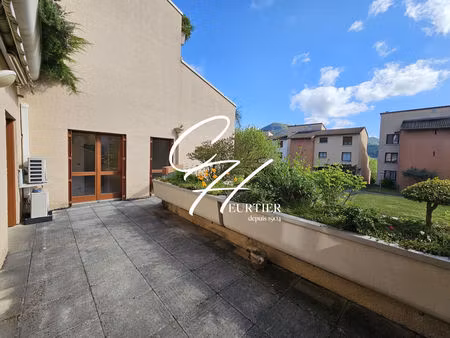 vente appartement 5 pièces 111m2 voiron 38500 - 265000 € - surface privée