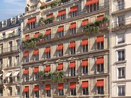 location local professionnel 3 829m²