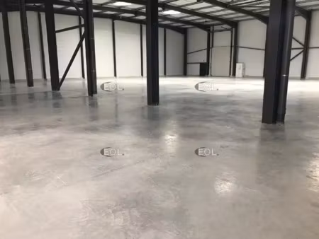 a louer  pôle d’activités du plateau de signes