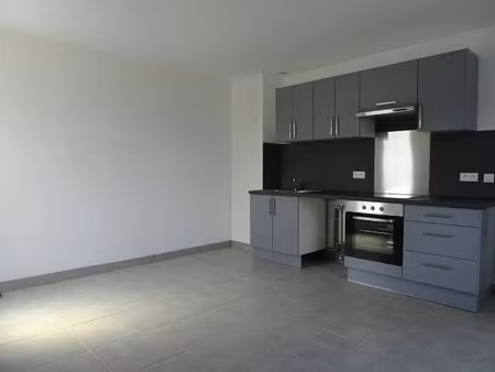 a louer - dol de bretagne - t3 - 2 chambres en enfilade - 57 m² - parking