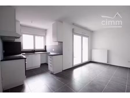 location appartement t2 + garage - le champ pres froges