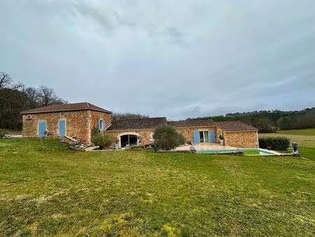 longère de luxe avec piscine  située au milieu de 7 hectares