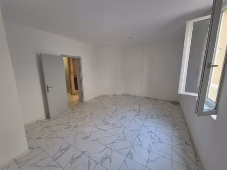 béziers centre - immeuble 90m2 - 3 appartements t2