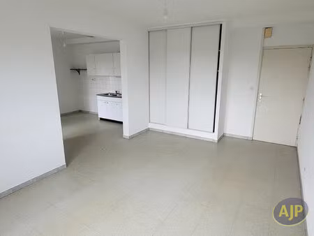 location appartement 2 pièces 57 m² à sainte-pazanne (44680)