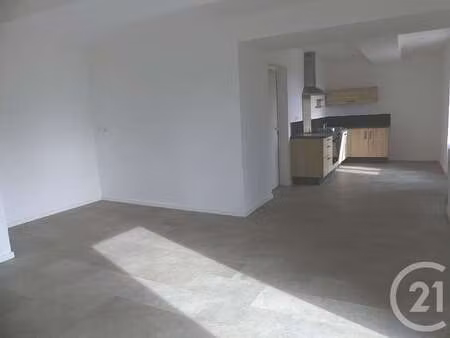 location maison à cosmes (53230) : à louer / 115m² cosmes