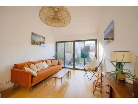 maison d’époque avec véranda et jardin