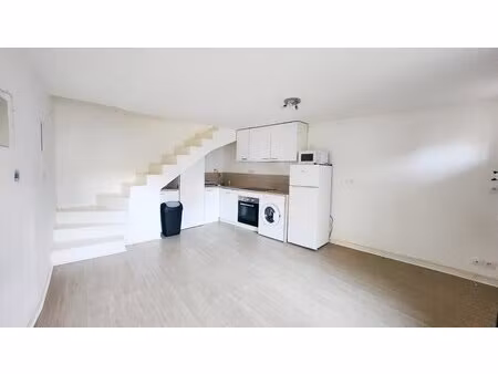 exclusivité - maison de village à fleurieu-sur-saône  32 m² charmante