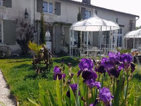 longère en pierres avec granges   3 chambres  possibilité ch