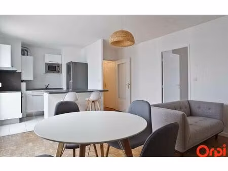 location appartement  m² t-2 à lyon 9  867 €