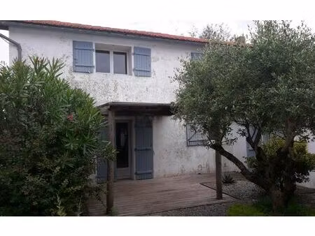 location maison  m² t-4 à le gua  820 €