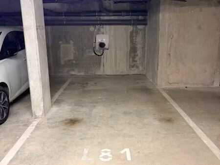 parking orléans madeleine