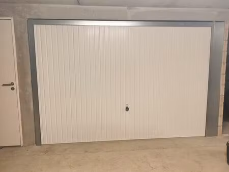 loue garage dans résidence neuve