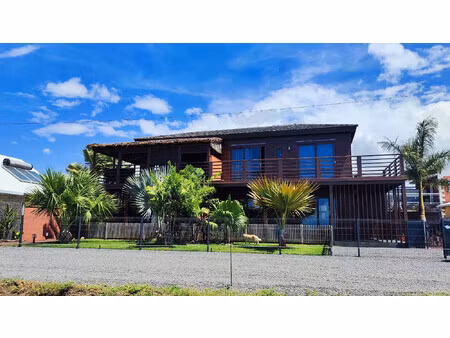 authentique villa de style balinais avec trois logements indépe