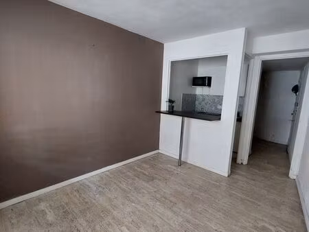 nice studio vide libre mi-mars 2026