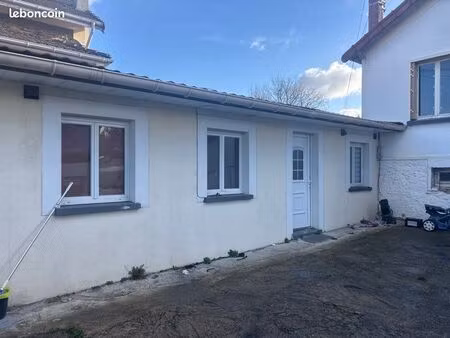 à louer studio en rdc avec parking