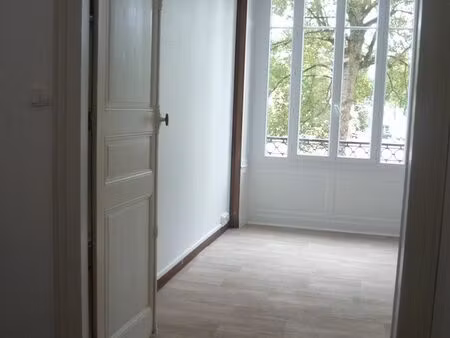 appartement t1 laval centre vue sur la mayenne