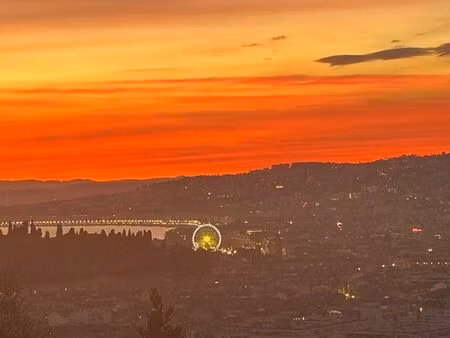 51m2 entièrement rénové (vue époustouflante)