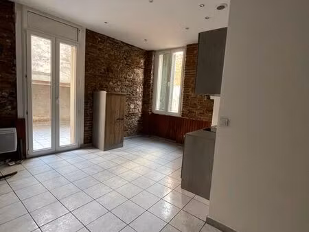 beau t2 clair avec terrasse