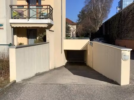 annecy le vieux garage à louer en co location pour motos