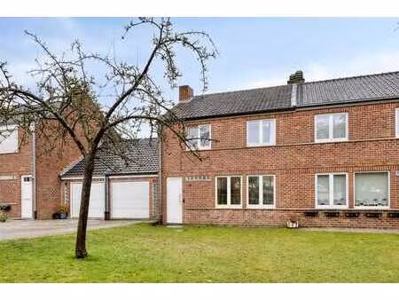 maison à vendre avec 3 chambres  garage et jardin sur 2a80