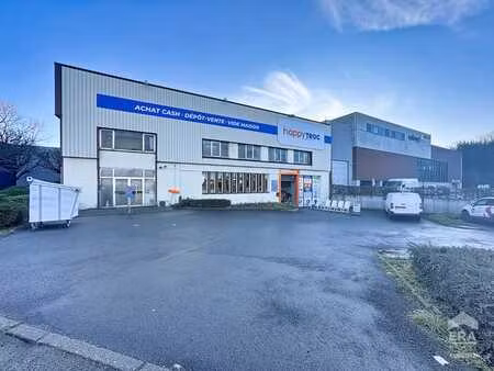 entrepot de 1200 m2 + bureaux + parkings dans le zoning
