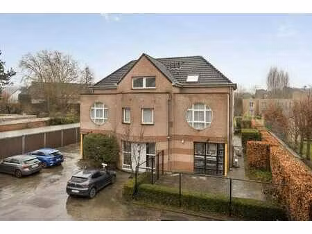 prêt à emménager au rez-de-chaussée commercial dans un empla