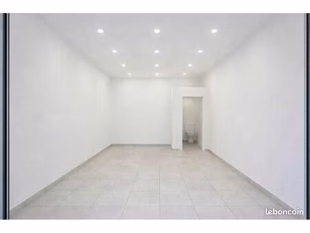 local commercial av des pugets