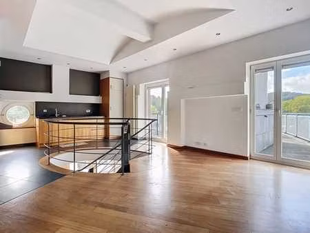 penthouse sur 3 niveaux avec terrasse et vue dégagée !