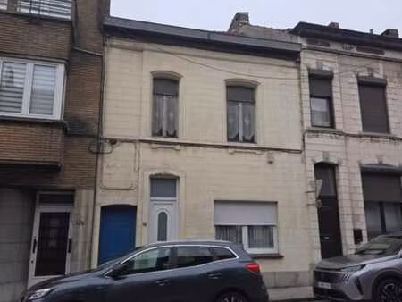 maison d'habitation deux façades à rénover