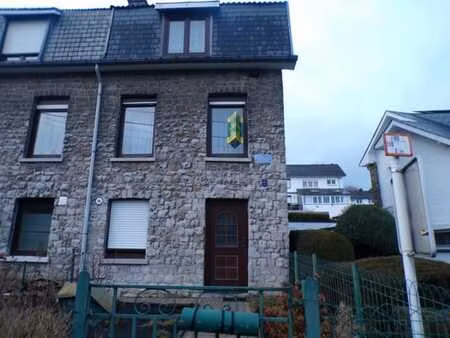 bonne maison d'habitation avec garage