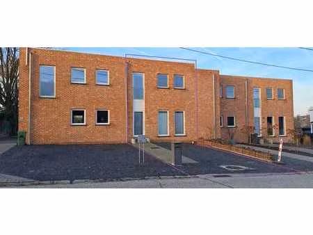 à vendre maison neuve moderne avec trois chambres  grande t