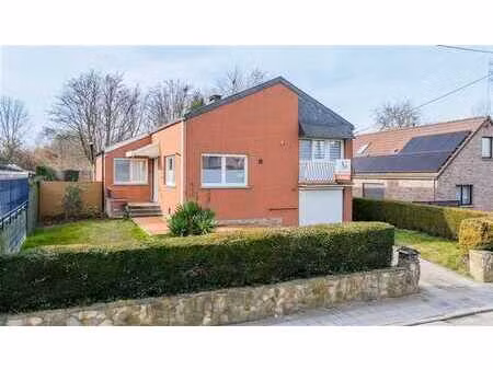 bungalow 4 façades situé dans un quartier prisé à rocourt