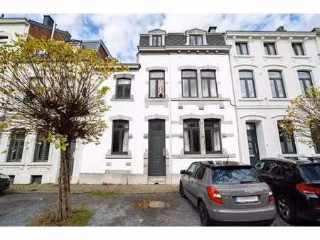 maison de maître 5 chambres avec jardin à rénover !