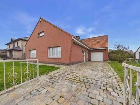 plain-pied avec 2 chambres  garage et jardin  top secteur !