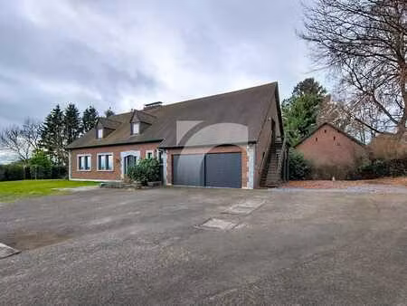 spacieuse villa avec piscine intérieure