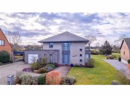 splendide villa de 2013  peb b  10 panneaux  quatre chambres