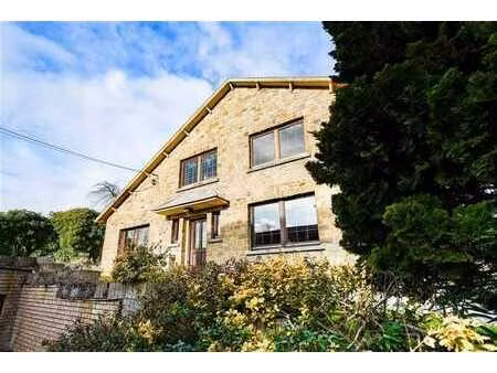 belle maison 4ch avec grand jardin et garages !