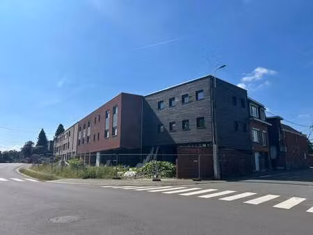 immeuble 4 appartements + 1 rez professionnel + 4 garages