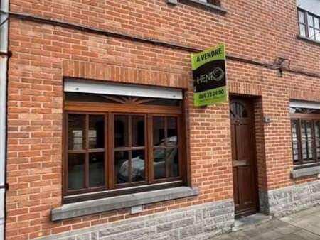 sympathique maison mitoyenne idéalement située