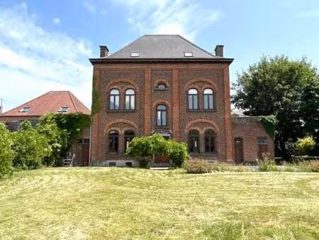 magnifique maison de maitre avec superbe jardin!