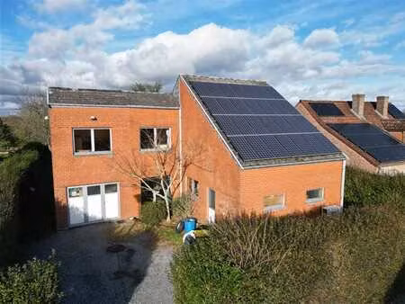 vaste villa au calme