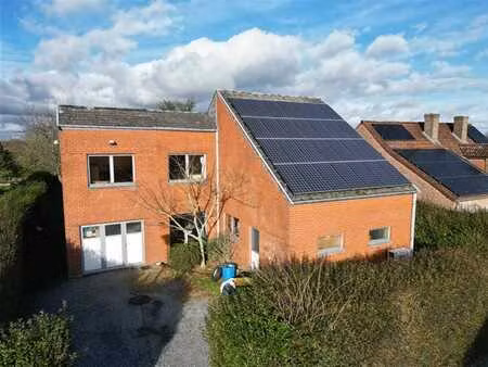 vaste villa au calme