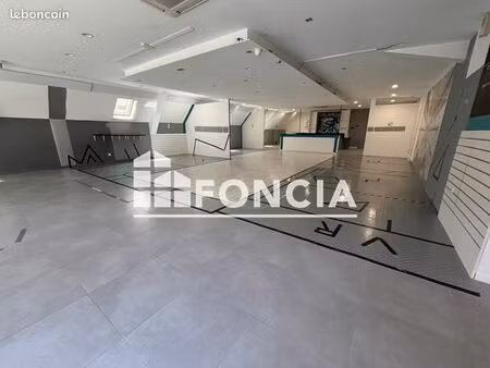 local commercial 250 m²