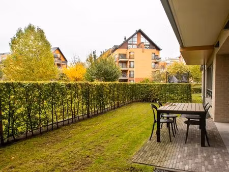 appartement à louer à evere € 2.100 (ll0zi) - skyline renting services | zimmo