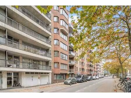 ruim 2-slaapkamerappartement met garagebox op uitstekende...